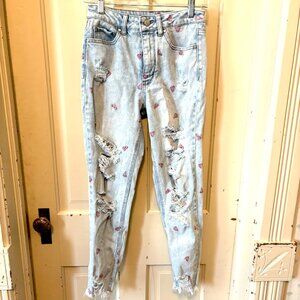 Tinseltown | Distressed, stonewashed jeans with embroidered pizzas | 5